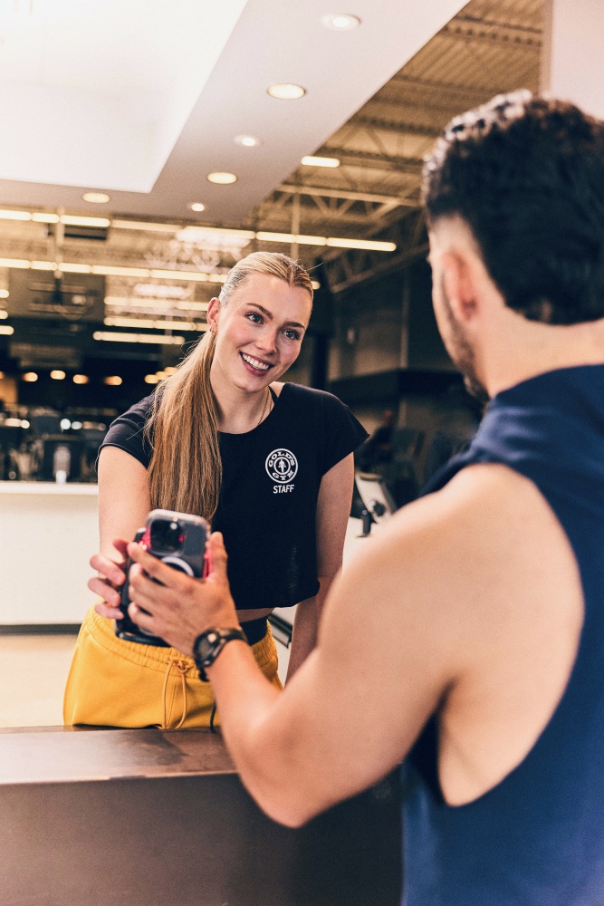 Recepção e check-in da Gold's Gym